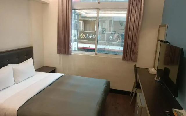 Holiday Commerce Hotel