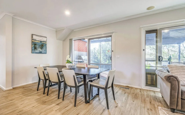 StayAU Gorgeous 5BR BBQ Home Geelong