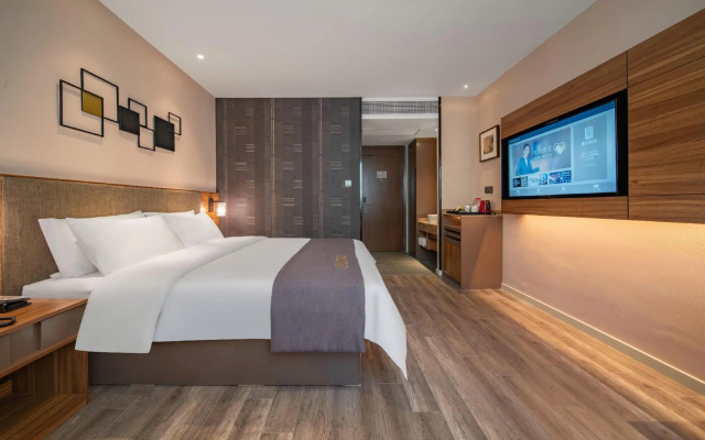 Homeinn Plus Hotel (Jinan Zhangqiu Shuangshan Avenue Hexie Plaza)