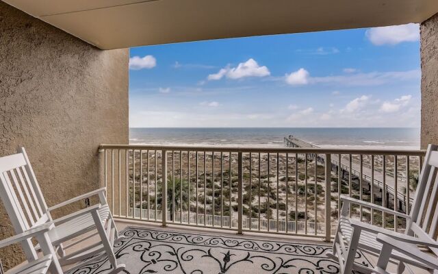 Tastefully Decorated Condo with Scenic Beach Views by RedAwning