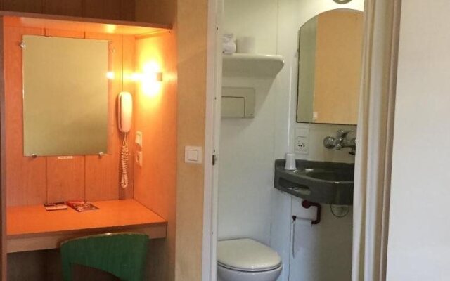 Fasthôtel Paris Ouest - Plaisir