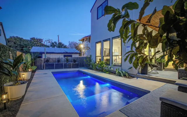 3 Mi to San Antonio River Walk: Gem w/ Heated Pool