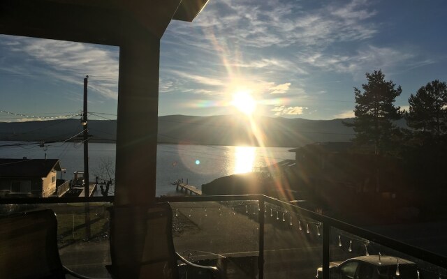 Luxury Lakefront Rooms