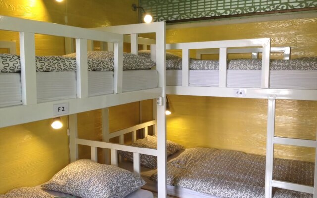 Laksameenarai Guesthouse - Hostel