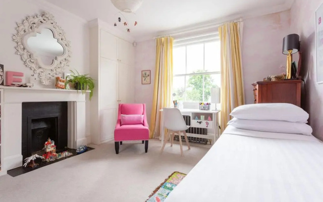 Warwick Gardens II by onefinestay