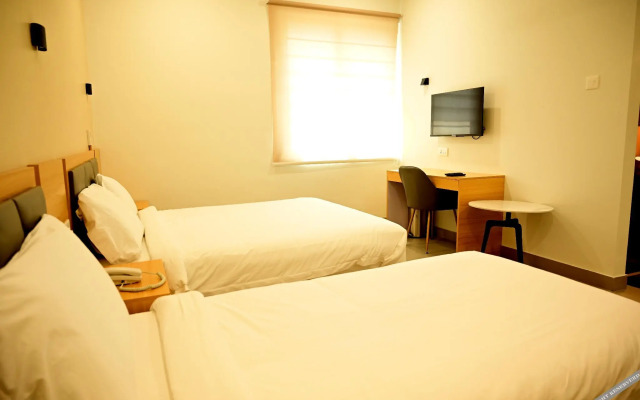 Dreamotel Luxury Suites and Rooms