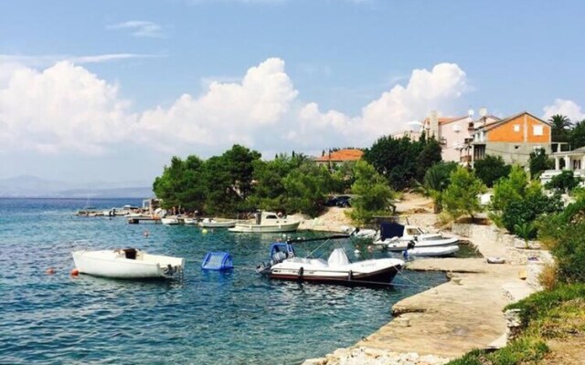 Charming 2-bed Apartment in Necujam