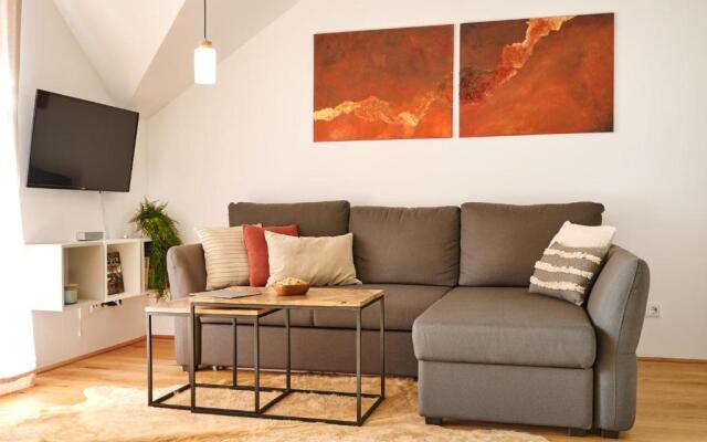 die Tauplitz Lodges - Alm Lodge A11 by AA Holiday Homes