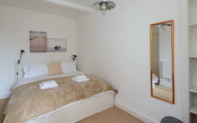 Pebbles Apartment - Heart of Town