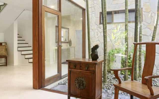 Liapari Beach House