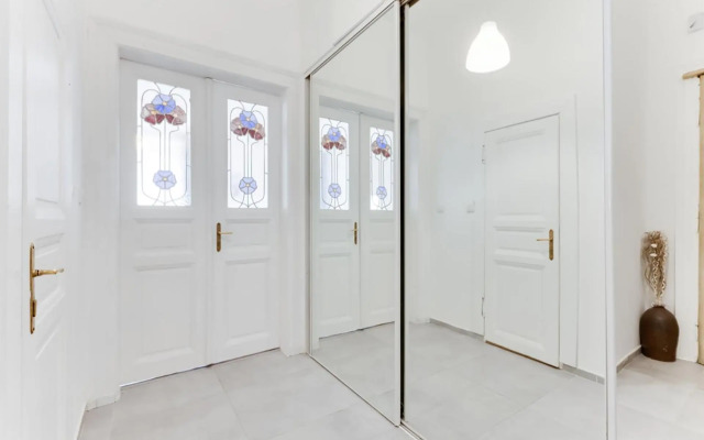 The Dancing House Residence