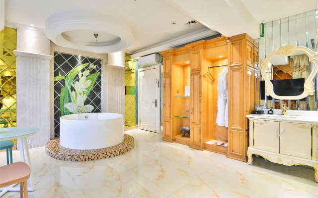 No.5 Theme Hotel