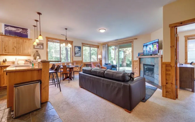 Boulders Truckee Condo Near Donner Lake + Skiing!