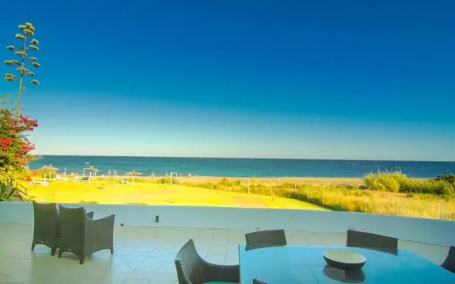 First Line House Casares del Mar