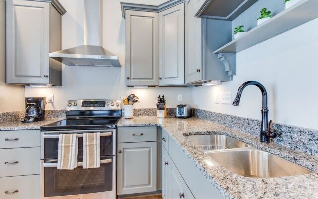 404 A The Hilltop House