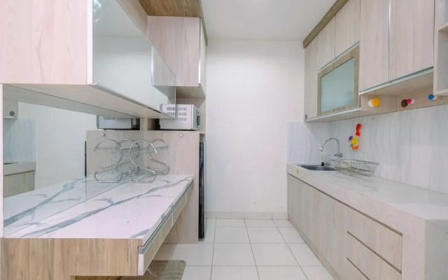 Homey And Comfy 2Br Sentul Tower Apartment