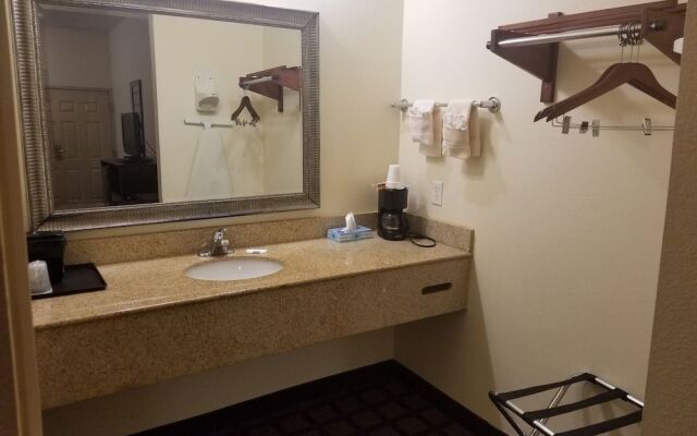 Executive Inn & Suites