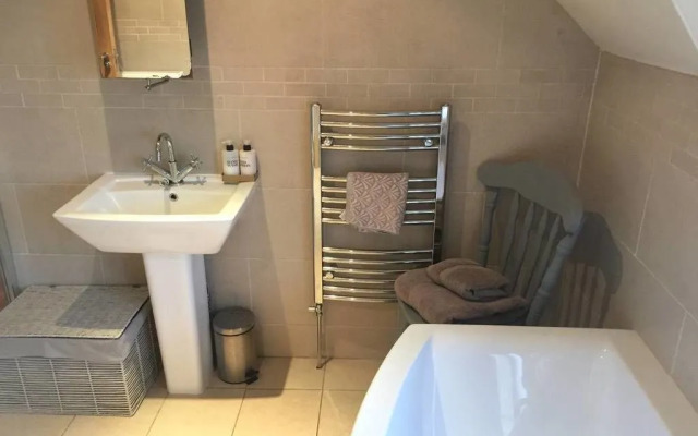 The Apartment No 2 The Old Red King Pub