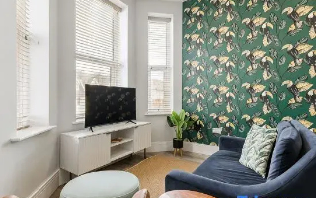Gorgeous Family 2-Bed Apt w/ Free Gym & Parking