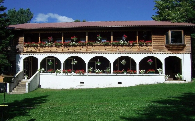 Knoepfli Inn Farmhouse