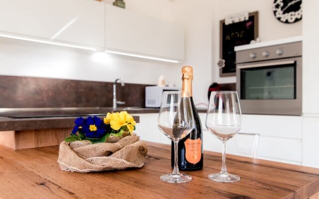 Magic Garden Como-Pool-Jacuzzi and amazing Lake view