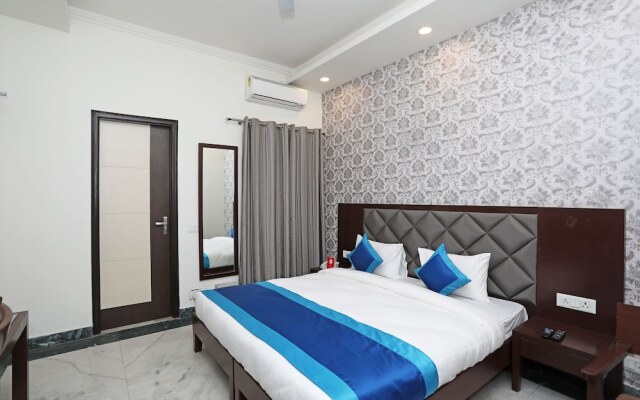 OYO 11044 Hotel Tulip Suites