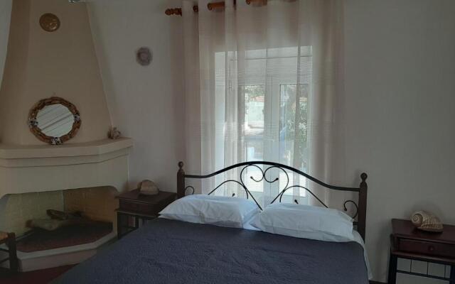 Chiona΄s Apartments by the Sea