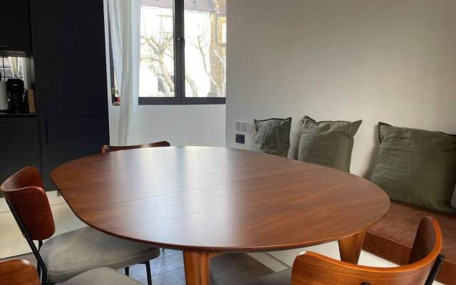 Design led Duplex Apartment in Buzzing Queens Park