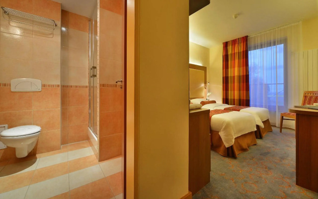 Maximilian Lifestyle Resort