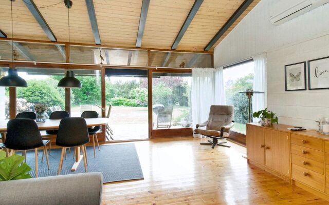 6 Person Holiday Home in Dronningmolle
