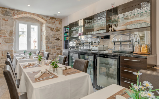 Palace Suites Heritage Hotel – Adults Only
