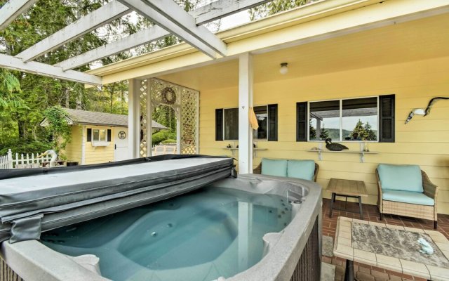 Hoodsport Home on 7 Wooded Acres w/ Hot Tub!