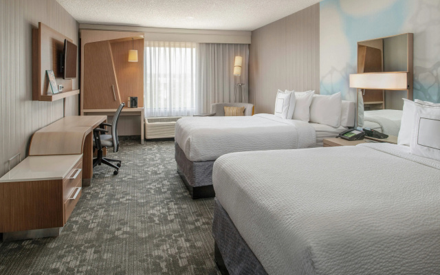 Courtyard By Marriott Portland Airport