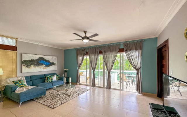 Incredible 3 BR Penthouse w BBQ Jacuzzi