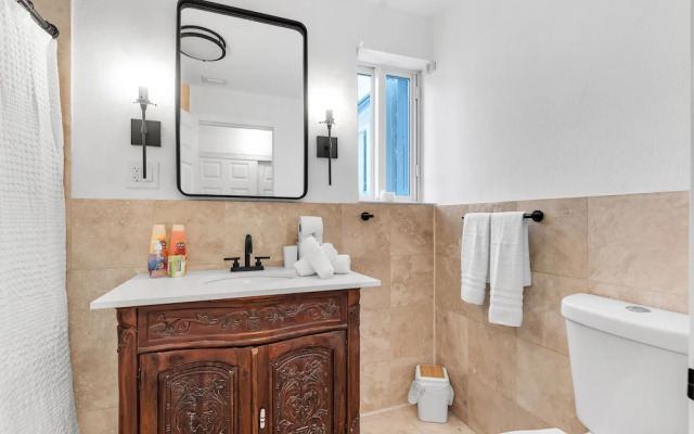 Stylish & Modern 4BD Home