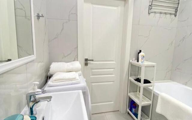 Modern Apartment in 10 min walk from Dostyk street