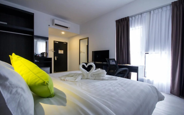 Manhattan Condo 8-11pax (2min to Aeon & Lotus)