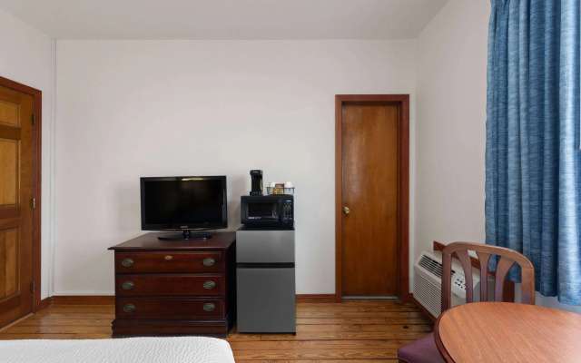 Days Inn by Wyndham Kill Devil Hills Oceanfront - Wilbur