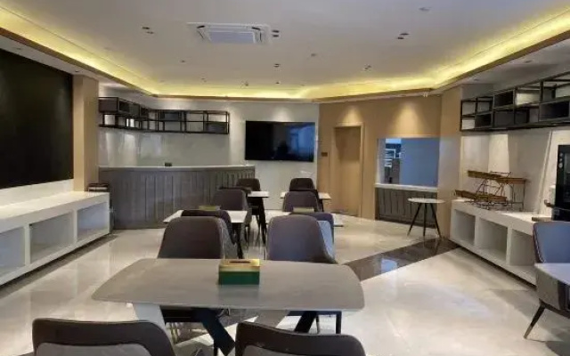 Campanile Hotel (Zhaotong Youth Road Financial Center Store)