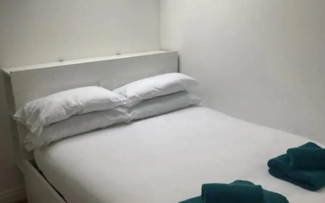 Lovely 5-bed House in Brighton