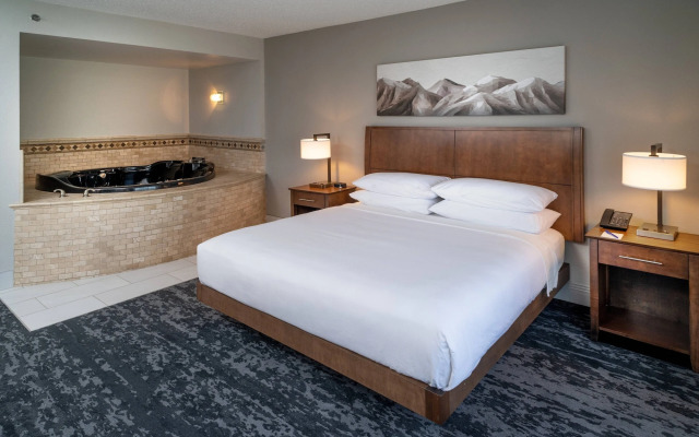 Delta Hotels by Marriott Huntington Mall