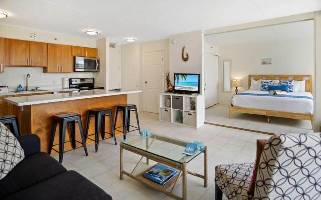 Waikiki Banyan by Darmic