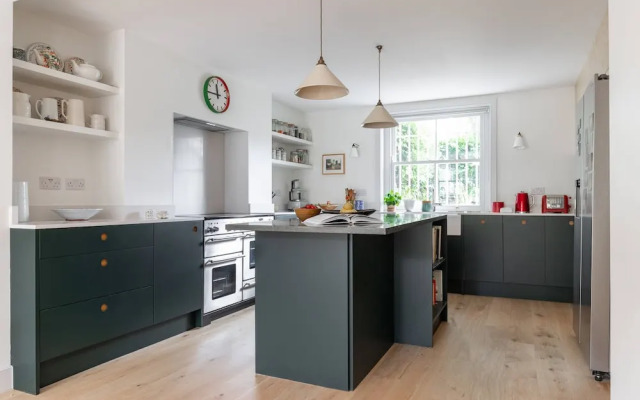 Rochester Road II by Onefinestay