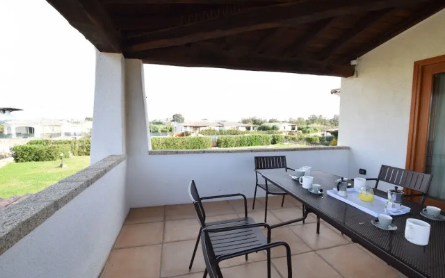 Luisa Apartment In Budoni Shared Pool
