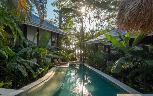 Blue Mist Hotel & Beach Club