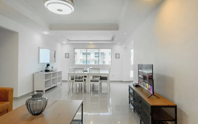 Oceanfront Condo in Ave. España Sleeps 8