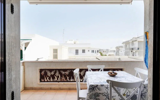 Appartamento a Torre Canne con Balcone