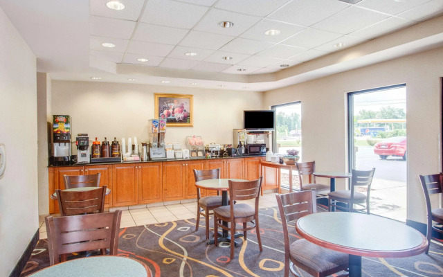 Super 8 by Wyndham Crossville TN