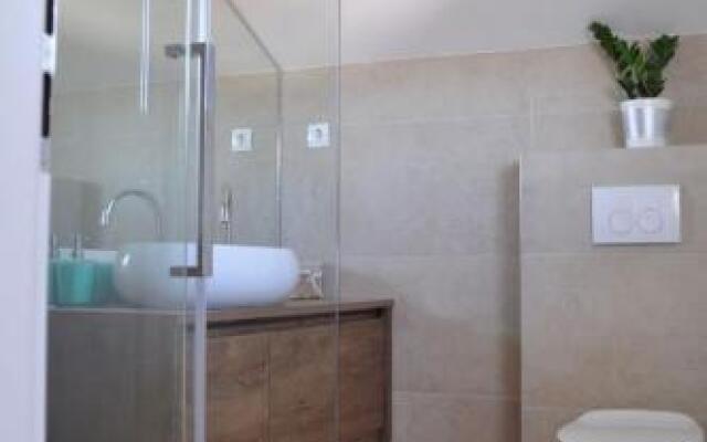 Apartment ?A piro - parking and barbecue: A1 prizemlje Kastel Novi. Riviera Split