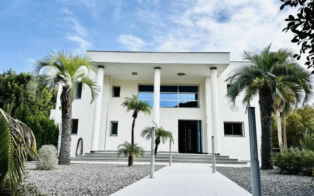 A001 - Villa de lujo en primera línea de mar